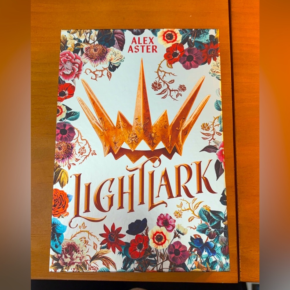 Lightlark ( Collector’s edition action) by Alex Aster
